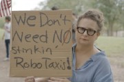 命数测算特斯拉在得州奥斯汀遭遇抗议活动：反对马斯克Robotaxi计划