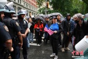 命数测算美国多地举行“没有国王”抗议活动